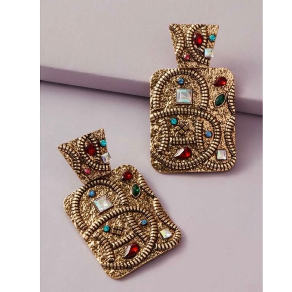 🦋3/$25 Gold Baroque Gemstone Earrings
